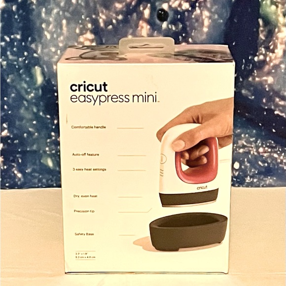 Cricut EasyPress Mini™, Raspberry - Picture 2 of 2